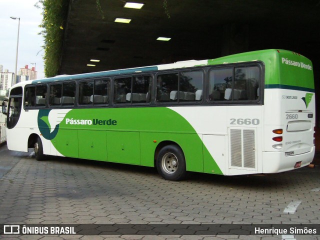 Pássaro Verde 2660 na cidade de Belo Horizonte, Minas Gerais, Brasil, por Henrique Simões. Número da foto: #13271781.