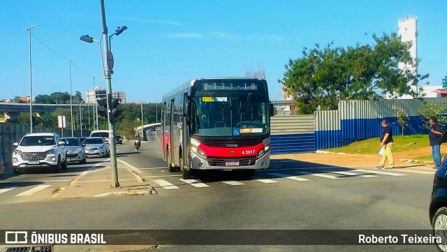 Allibus Transportes 4 5017 na cidade de São Paulo, São Paulo, Brasil, por Roberto Teixeira. Número da foto: #13275097.