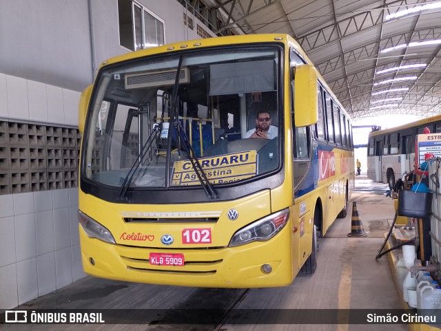 Coletivo Transportes 102 na cidade de Caruaru, Pernambuco, Brasil, por Simão Cirineu. Número da foto: #13275323.