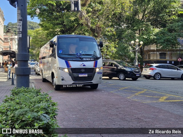 Guanabara Tur RJ 430.001 na cidade de Petrópolis, Rio de Janeiro, Brasil, por Zé Ricardo Reis. Número da foto: #13275095.