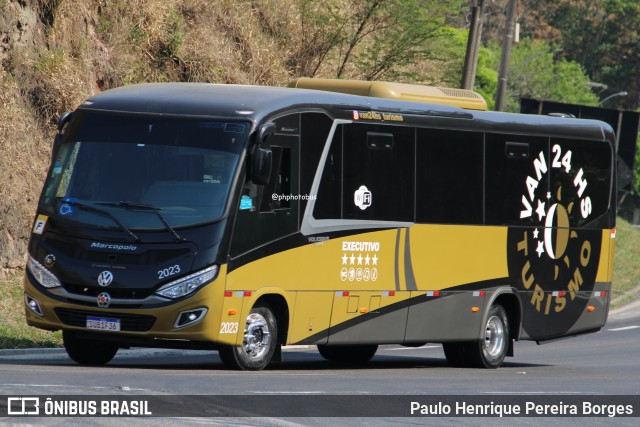 Van 24hs Turismo 2023 na cidade de Piraí, Rio de Janeiro, Brasil, por Paulo Henrique Pereira Borges. Número da foto: #13276208.