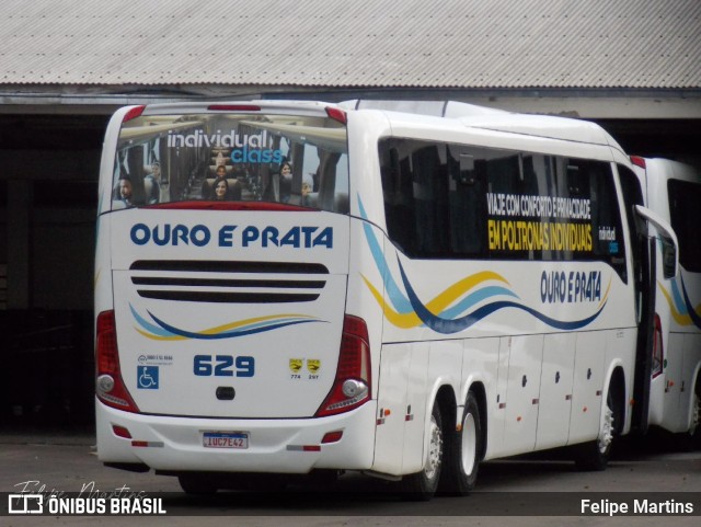 Viação Ouro e Prata 629 na cidade de Santana do Livramento, Rio Grande do Sul, Brasil, por Felipe Martins. Número da foto: #13277225.