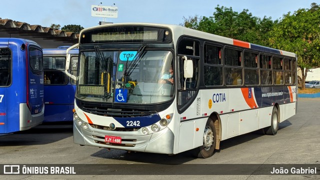 Auto Viação Bragança Metropolitana > Viação Raposo Tavares 2242 na cidade de Cotia, São Paulo, Brasil, por João Gabriel. Número da foto: #13276717.