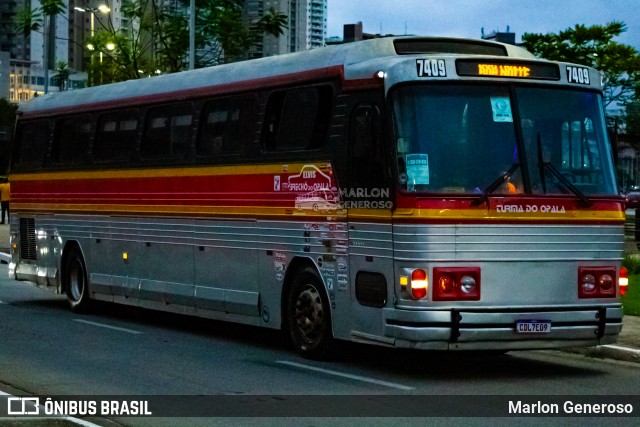 Ônibus Particulares 7409 na cidade de Barueri, São Paulo, Brasil, por Marlon Generoso. Número da foto: #13278088.