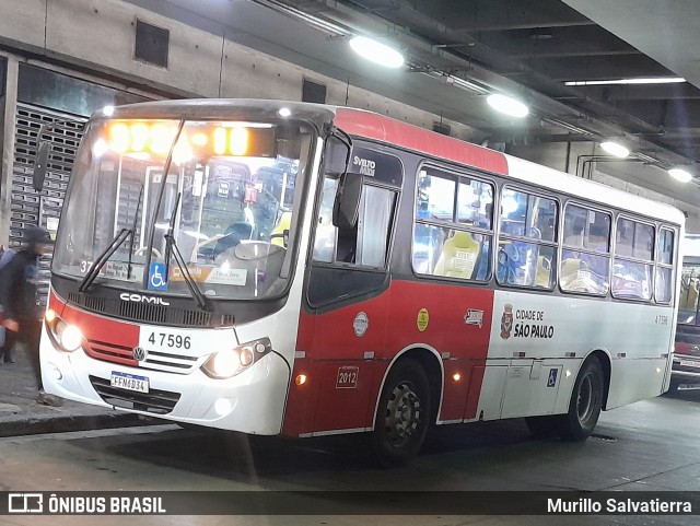Pêssego Transportes 4 7596 na cidade de São Paulo, São Paulo, Brasil, por Murillo Salvatierra. Número da foto: #13282094.