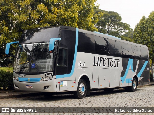 Life Tour 3209 na cidade de Petrópolis, Rio de Janeiro, Brasil, por Rafael da Silva Xarão. Número da foto: #13281142.
