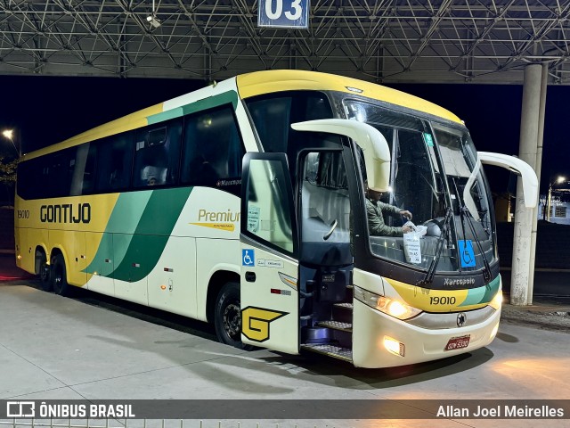 Empresa Gontijo de Transportes 19010 na cidade de Pará de Minas, Minas Gerais, Brasil, por Allan Joel Meirelles. Número da foto: #13281506.