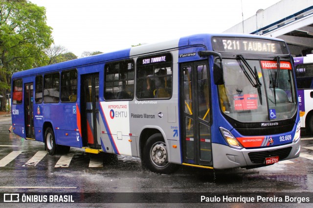 Empresa de Ônibus Pássaro Marron 92.609 na cidade de Taubaté, São Paulo, Brasil, por Paulo Henrique Pereira Borges. Número da foto: #13282685.