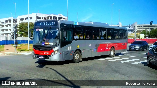 Pêssego Transportes 4 7301 na cidade de São Paulo, São Paulo, Brasil, por Roberto Teixeira. Número da foto: #13282031.