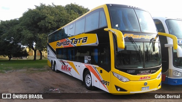 Rápido Tata 4997 na cidade de Federación, Federación, Entre Ríos, Argentina, por Gabo Bernal. Número da foto: #13283669.