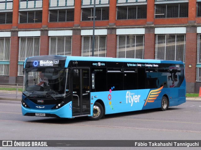Trentbarton 313 na cidade de Derby, Derbyshire, Inglaterra, por Fábio Takahashi Tanniguchi. Número da foto: #13284579.