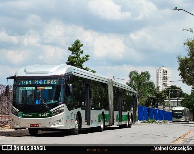 Via Sudeste Transportes S.A. 5 2857 na cidade de São Paulo, São Paulo, Brasil, por Valnei Conceição. Número da foto: #13284814.