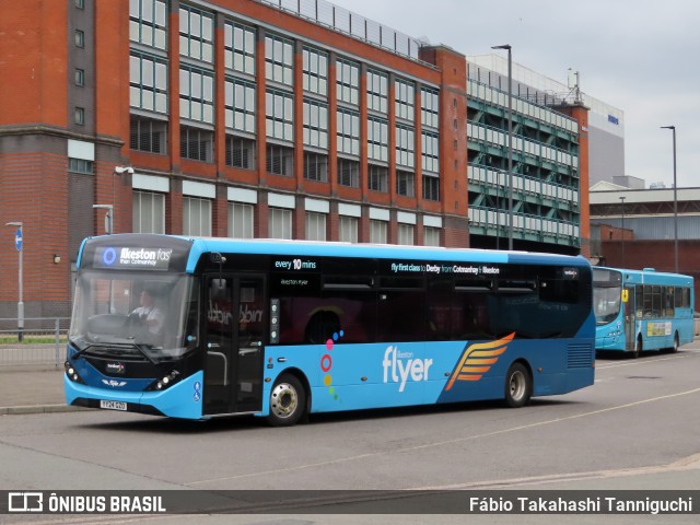 Trentbarton 306 na cidade de Derby, Derbyshire, Inglaterra, por Fábio Takahashi Tanniguchi. Número da foto: #13284575.