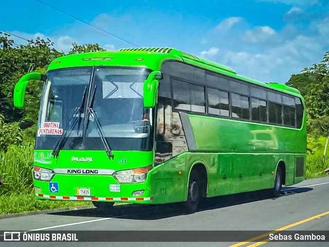 TQP - Transportes Quepos Puntarenas 111 na cidade de Orotina, Orotina, Alajuela, Costa Rica, por Sebas Gamboa. Número da foto: #13285471.