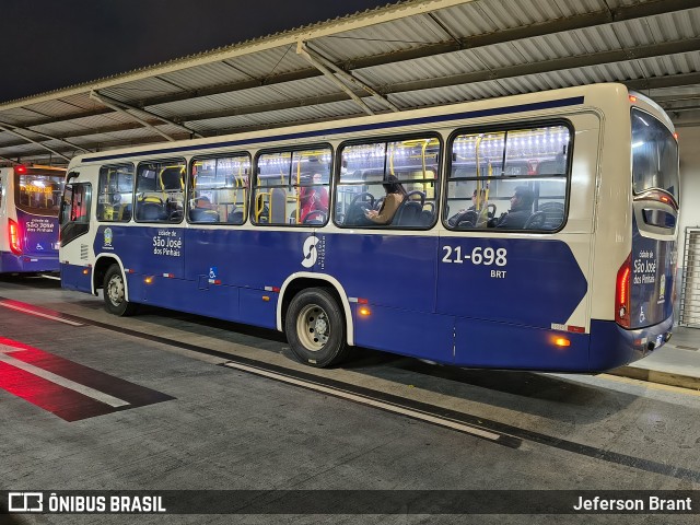 BRT Curitiba - São José dos Pinhais 21-698 na cidade de São José dos Pinhais, Paraná, Brasil, por Jeferson Brant. Número da foto: #13285536.
