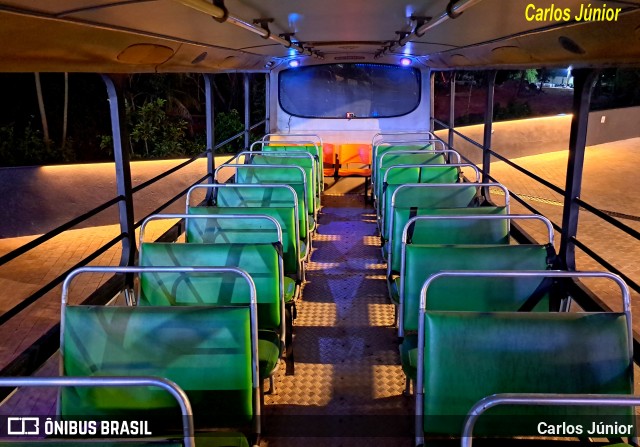 Ônibus Particulares 0042 na cidade de Caldas Novas, Goiás, Brasil, por Carlos Júnior. Número da foto: #13289546.