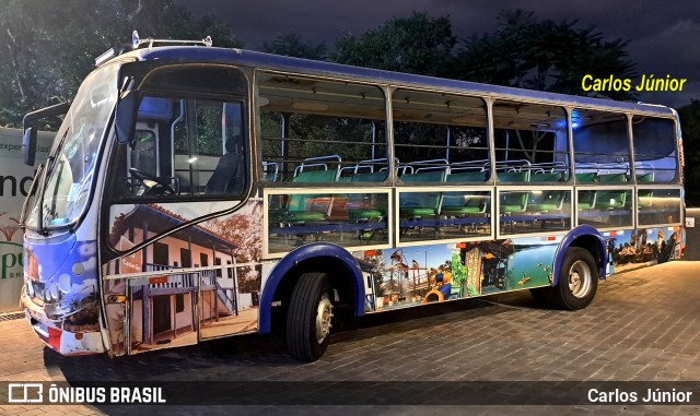 Ônibus Particulares 0042 na cidade de Caldas Novas, Goiás, Brasil, por Carlos Júnior. Número da foto: #13289574.
