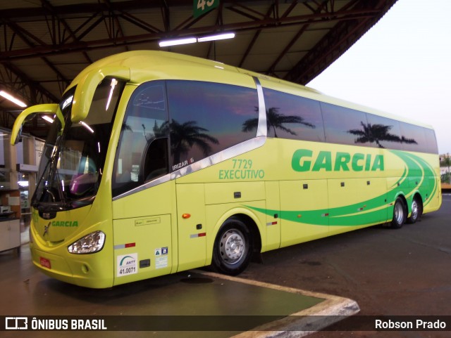 Viação Garcia 7729 na cidade de Londrina, Paraná, Brasil, por Robson Prado. Número da foto: #13289933.