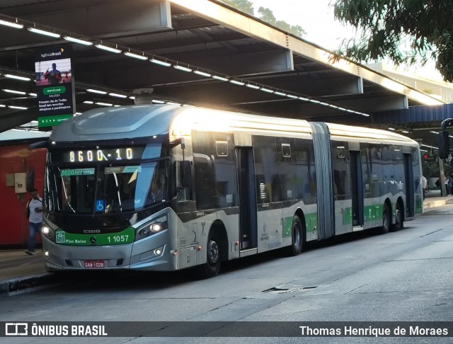 Viação Santa Brígida 1 1057 na cidade de São Paulo, São Paulo, Brasil, por Thomas Henrique de Moraes. Número da foto: #13288024.